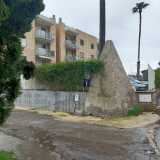 ...posta ad angolo con una stradina senza uscita